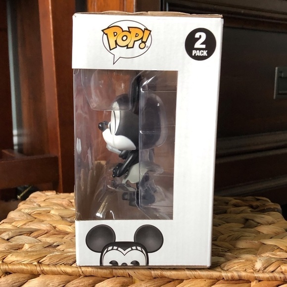 Funko Pop: Disney: D23 expo black & white Mickey & Minnie Mouse vinyl figures - Picture 2 of 4